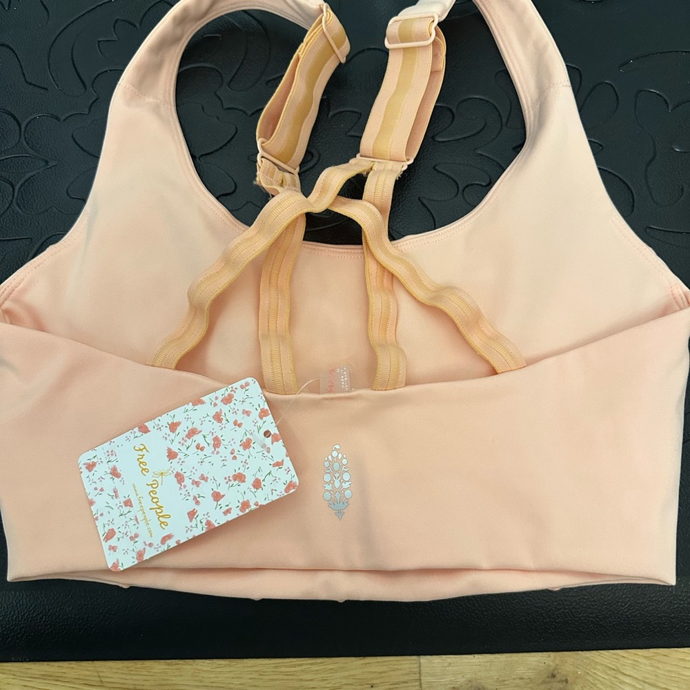 Free People Peach 🍑 Sports Bra with Supportive Seaming Size XS - Picture 3 of 9